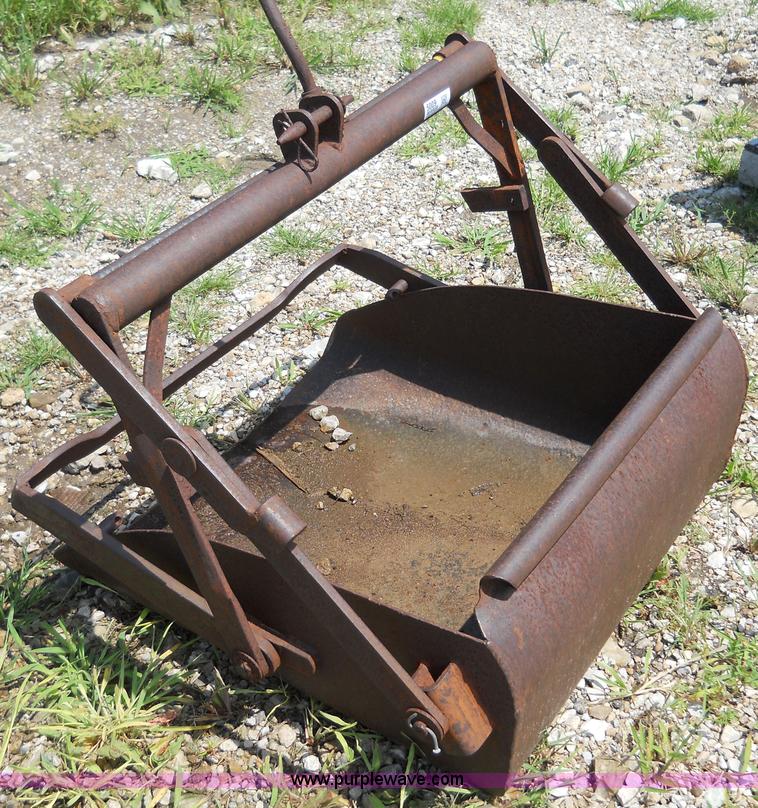 image for item 5009 Dearborn 19-6 dirt scoop