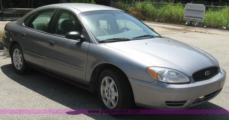 image for item 5035 2007 Ford Taurus SE