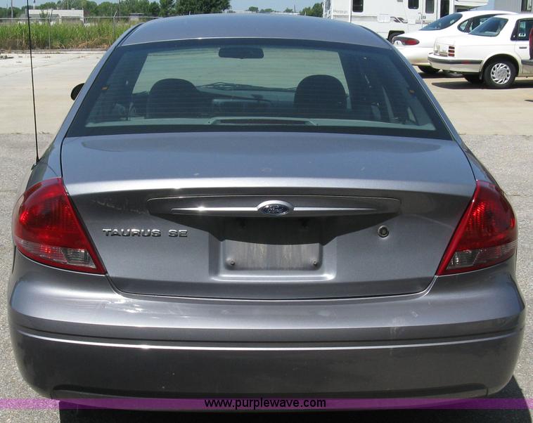 image for item 5035 2007 Ford Taurus SE