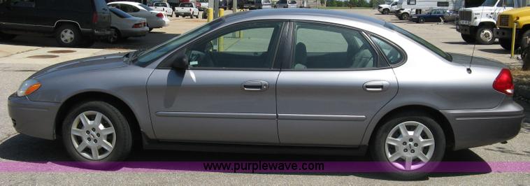 image for item 5035 2007 Ford Taurus SE