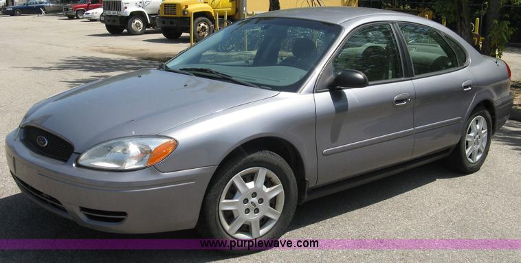 image for item 5035 2007 Ford Taurus SE
