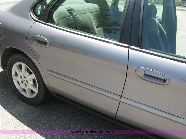 image for item 5035 2007 Ford Taurus SE