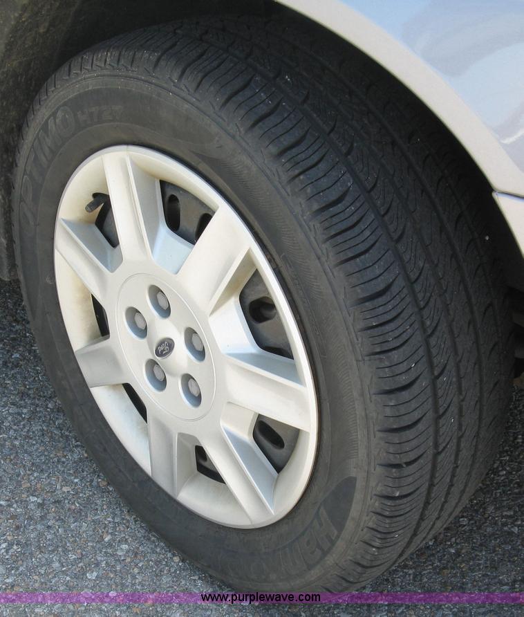 image for item 5035 2007 Ford Taurus SE