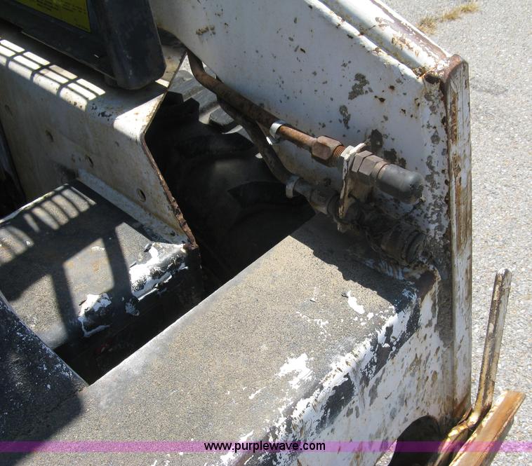image for item 5036 1989 Bobcat 642B skid steer