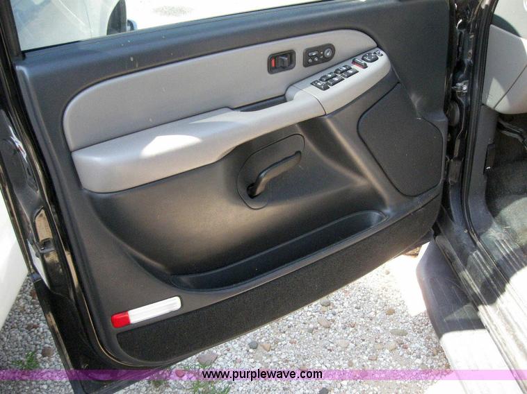 image for item 6102 2002 Chevrolet Tahoe