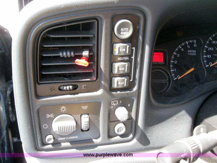 image for item 6102 2002 Chevrolet Tahoe