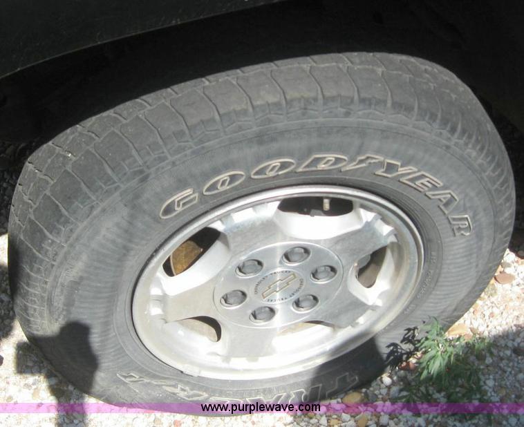 image for item 6102 2002 Chevrolet Tahoe