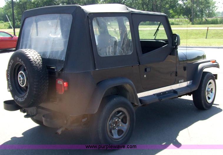 image for item 7107 1993 Jeep Wrangler