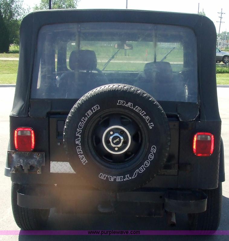 image for item 7107 1993 Jeep Wrangler