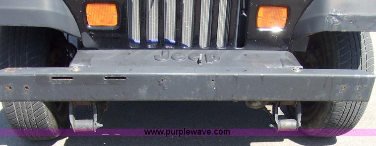 image for item 7107 1993 Jeep Wrangler