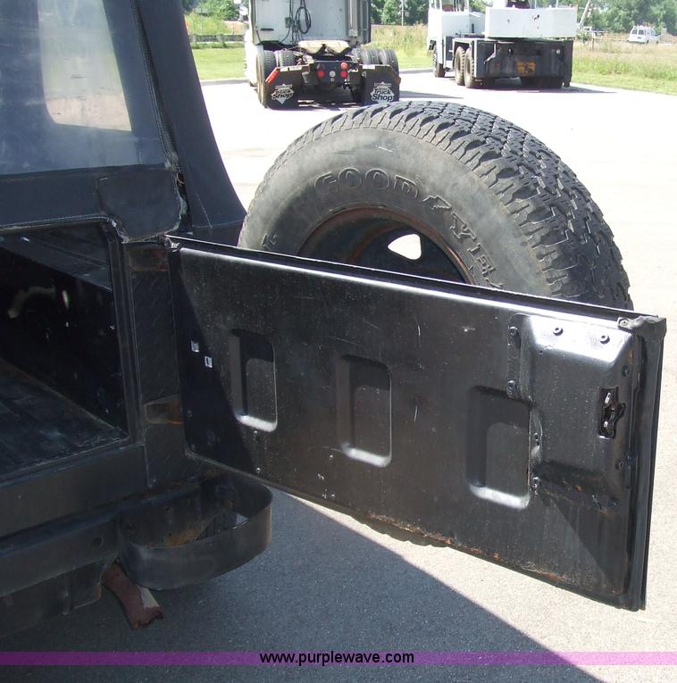 image for item 7107 1993 Jeep Wrangler