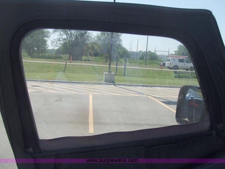 image for item 7107 1993 Jeep Wrangler