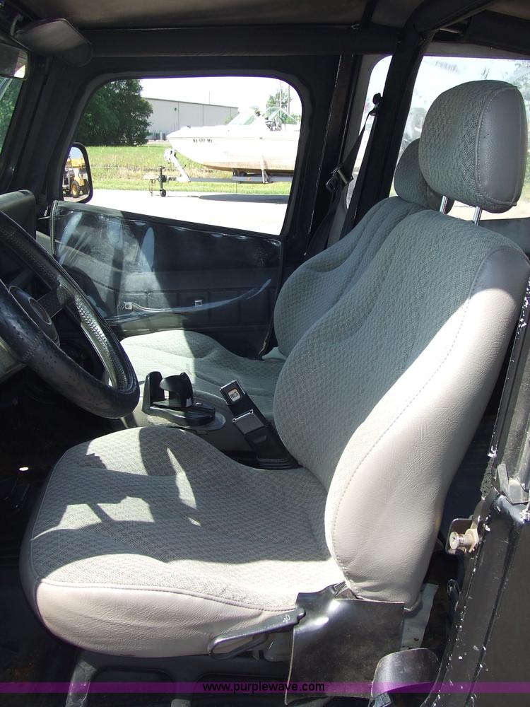 image for item 7107 1993 Jeep Wrangler