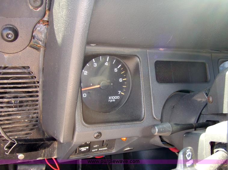 image for item 7107 1993 Jeep Wrangler