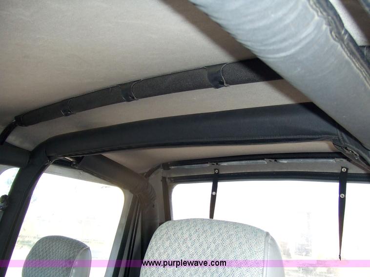 image for item 7107 1993 Jeep Wrangler