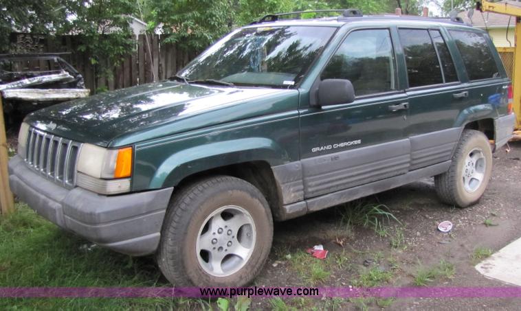 image for item 7152 1996 Jeep Grand Cherokee Laredo
