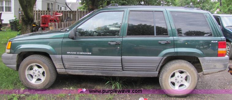 image for item 7152 1996 Jeep Grand Cherokee Laredo