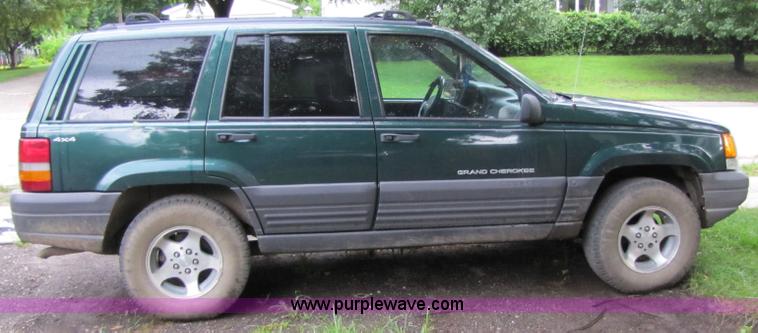 image for item 7152 1996 Jeep Grand Cherokee Laredo