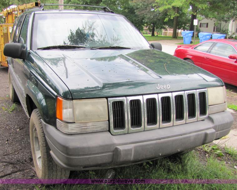 image for item 7152 1996 Jeep Grand Cherokee Laredo
