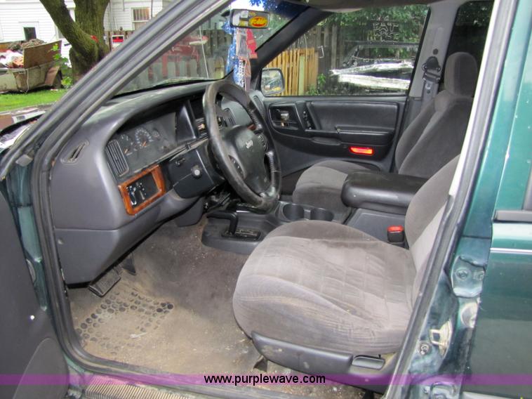 image for item 7152 1996 Jeep Grand Cherokee Laredo