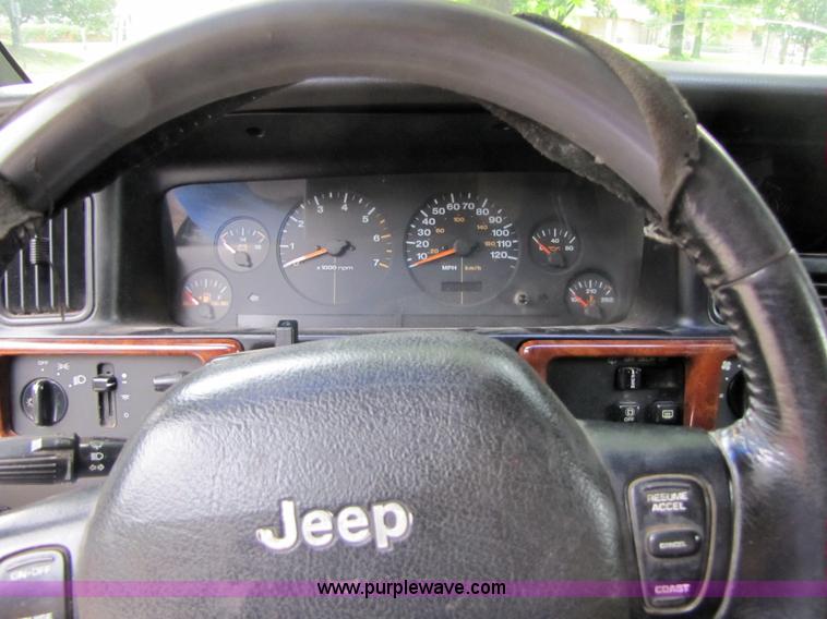 image for item 7152 1996 Jeep Grand Cherokee Laredo