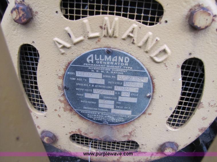 image for item 7153 Allmond LD30TMVE Maxi Light light tower