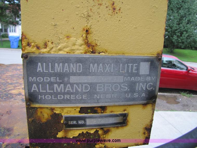 image for item 7153 Allmond LD30TMVE Maxi Light light tower