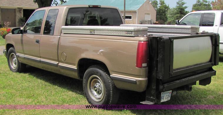 image for item 7236 1996 Chevrolet C2500 extended cab pickup truck