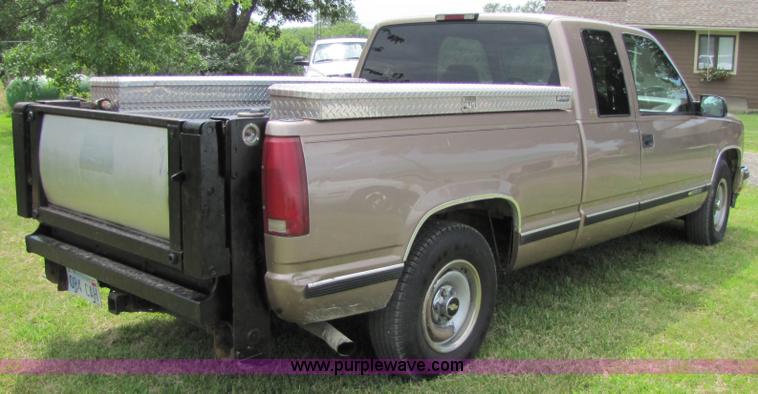image for item 7236 1996 Chevrolet C2500 extended cab pickup truck