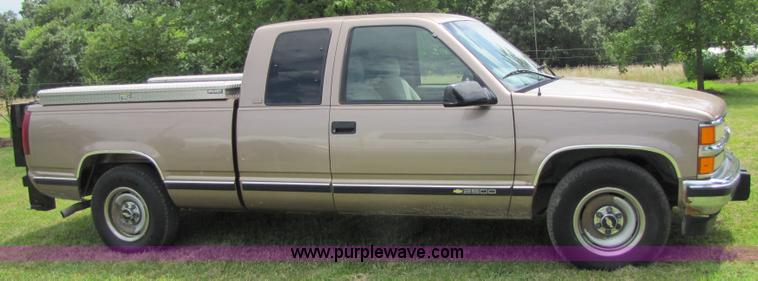 image for item 7236 1996 Chevrolet C2500 extended cab pickup truck