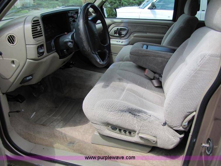 image for item 7236 1996 Chevrolet C2500 extended cab pickup truck