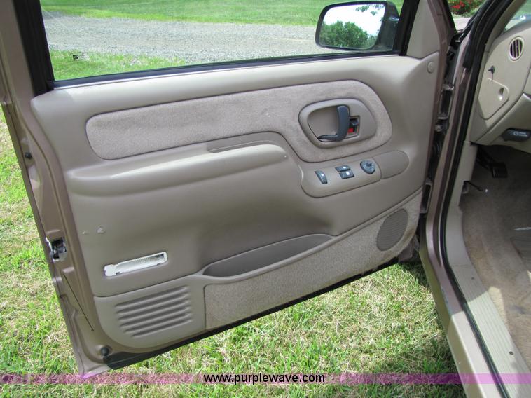 image for item 7236 1996 Chevrolet C2500 extended cab pickup truck