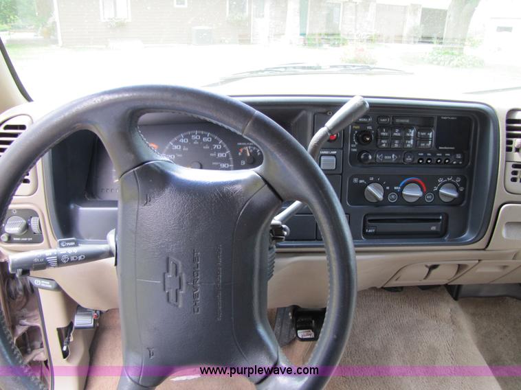 image for item 7236 1996 Chevrolet C2500 extended cab pickup truck