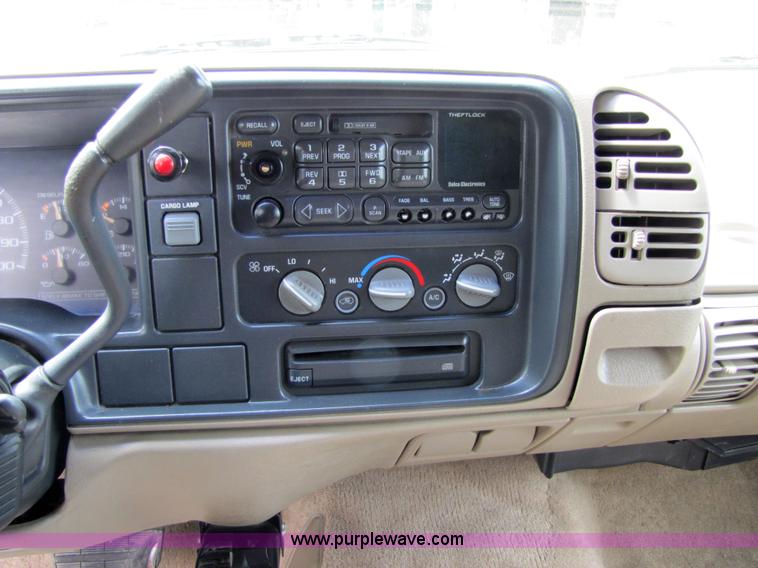 image for item 7236 1996 Chevrolet C2500 extended cab pickup truck