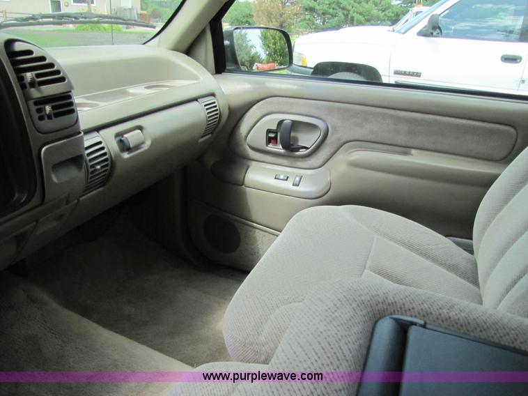 image for item 7236 1996 Chevrolet C2500 extended cab pickup truck