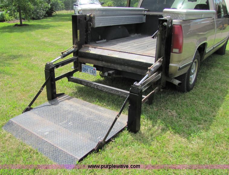 image for item 7236 1996 Chevrolet C2500 extended cab pickup truck