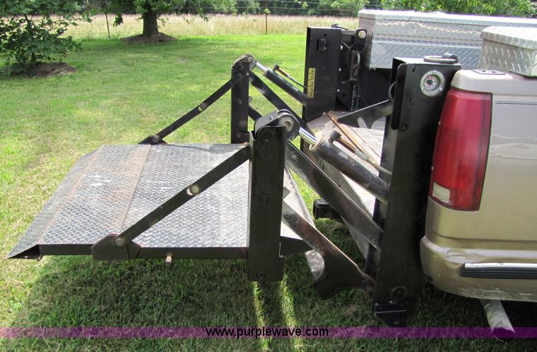 image for item 7236 1996 Chevrolet C2500 extended cab pickup truck