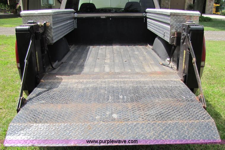 image for item 7236 1996 Chevrolet C2500 extended cab pickup truck