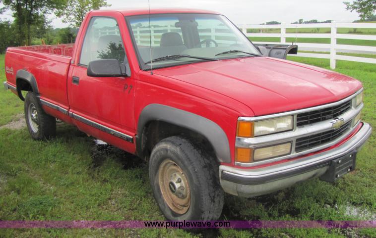 image for item 3050 1995 Chevrolet K2500 pickup truck