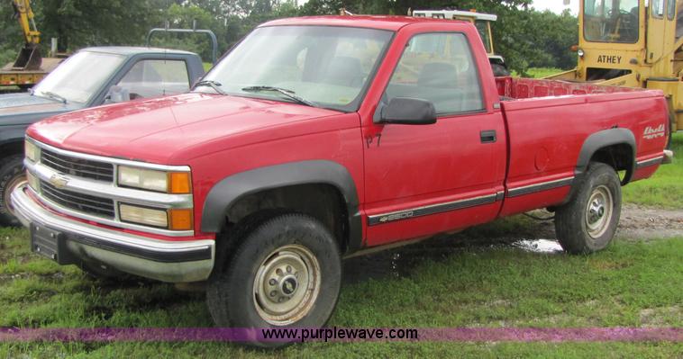 image for item 3050 1995 Chevrolet K2500 pickup truck