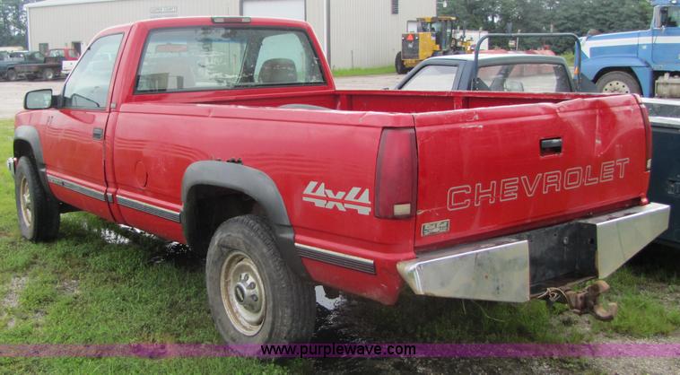 image for item 3050 1995 Chevrolet K2500 pickup truck