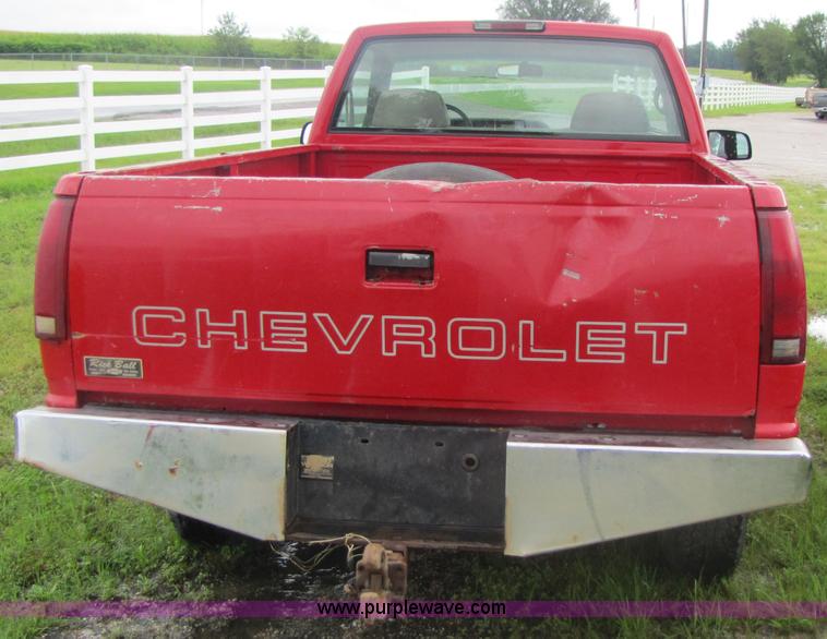 image for item 3050 1995 Chevrolet K2500 pickup truck