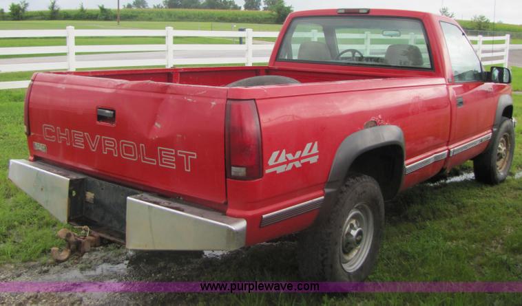 image for item 3050 1995 Chevrolet K2500 pickup truck