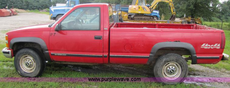 image for item 3050 1995 Chevrolet K2500 pickup truck
