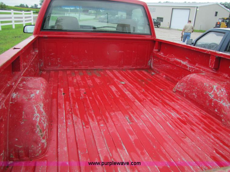 image for item 3050 1995 Chevrolet K2500 pickup truck