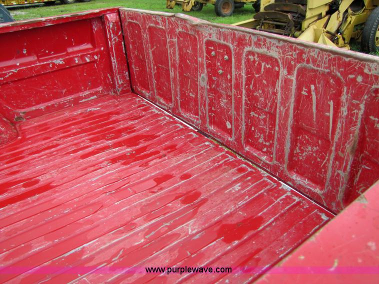 image for item 3050 1995 Chevrolet K2500 pickup truck