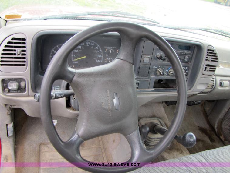 image for item 3050 1995 Chevrolet K2500 pickup truck