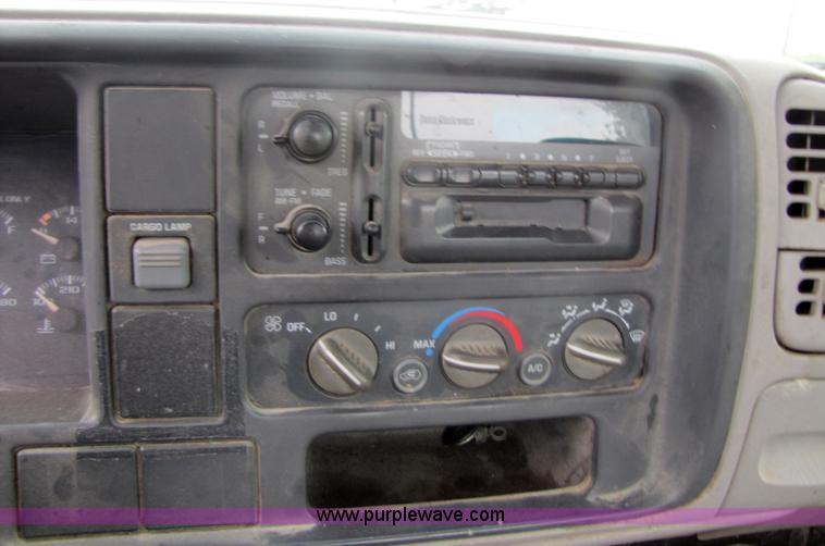 image for item 3050 1995 Chevrolet K2500 pickup truck