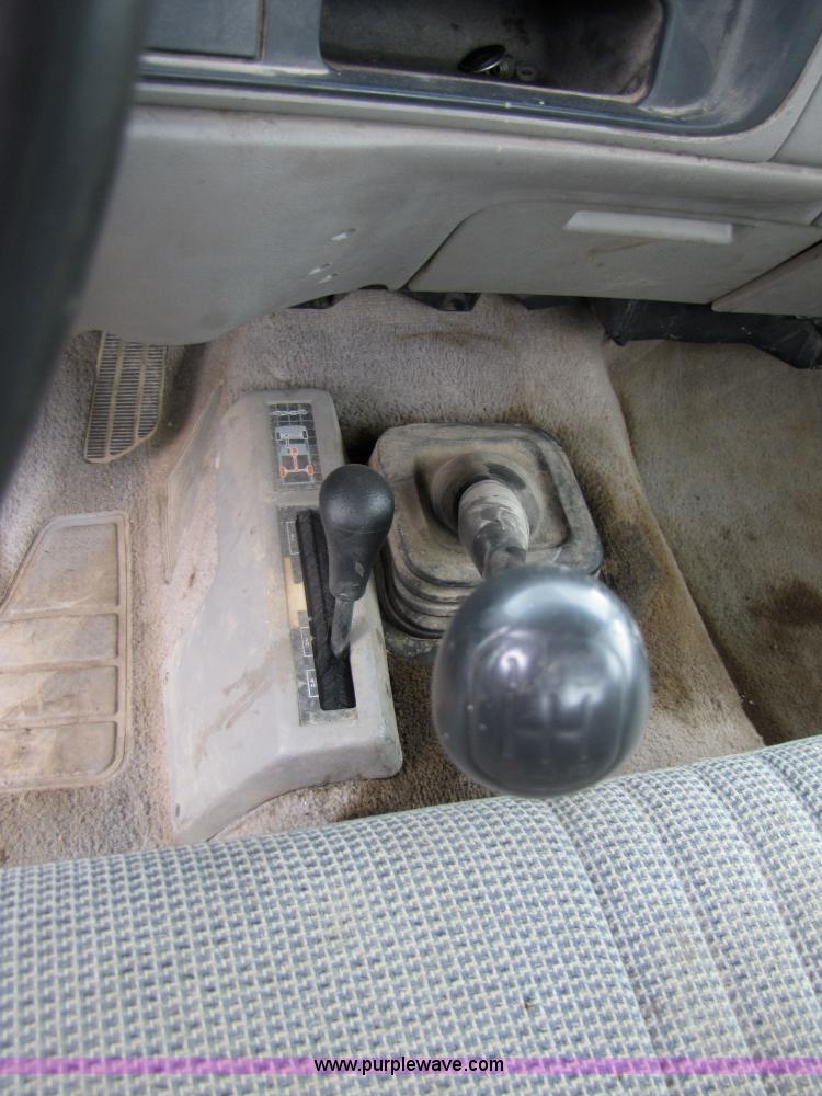 image for item 3050 1995 Chevrolet K2500 pickup truck