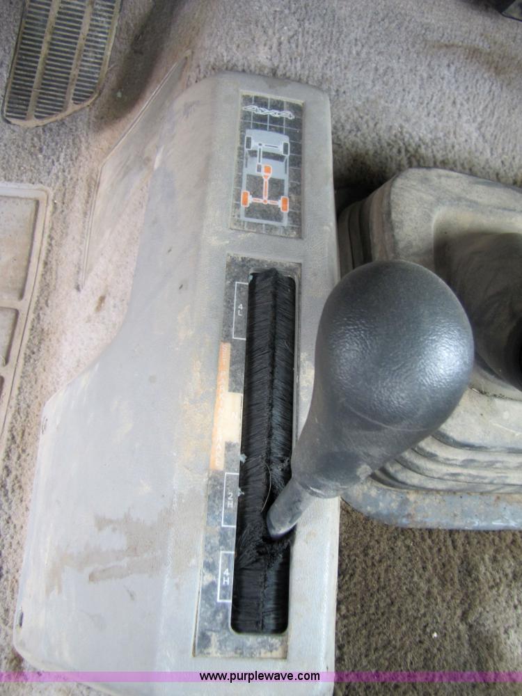 image for item 3050 1995 Chevrolet K2500 pickup truck